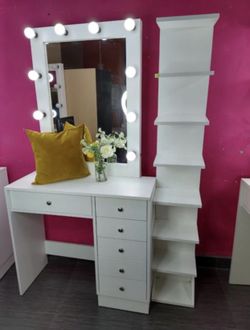Brand Vanity mirror ,desk and tower 👻🎃🎃