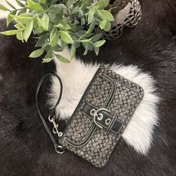 Y2K ✨Coach buckle wristlet 