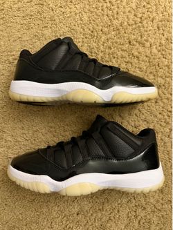 Size 10 (excellent condition , no box) - Air Jordan 11 retro low 72-10
