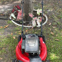 Self Propelled Lawn Mower 21” Cut With a 6.75 HP Engine 