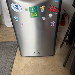 Free mini fridge does not get cold