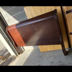 QUEEN SIZE BEDROOM: BED FRAME AND NIGHTSTAND 