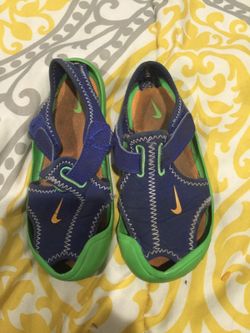 Boys nike sandals