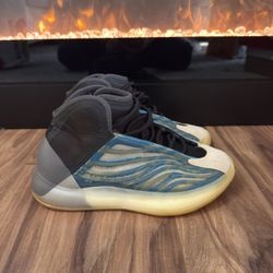 YEEZY QNTM Frozen Blue Size 7.5