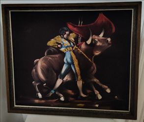 VINTAGE ANTIQUE VELVET PAINTING WOOD FRAME MATADOR & BULL