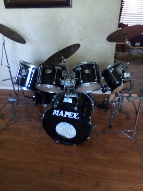 7 Piece Black Mapex Drum Set
