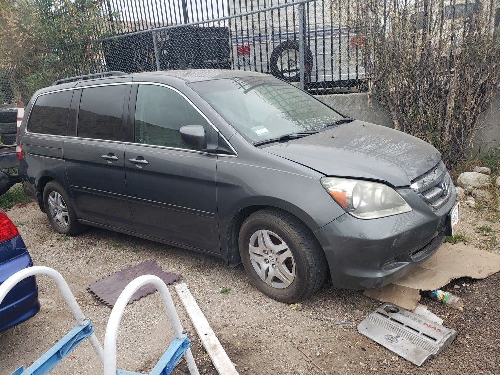 A Mitad De Precio Las Partes De Este Carro