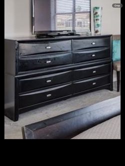 8 Drawer Dresser & Nightstand