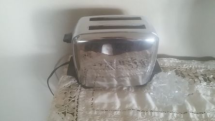 Like new Fostoria Automatic 2 pc toaster