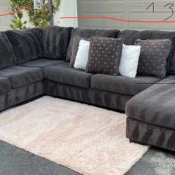 Huge Dark Gray Sectional Couch In Excellent Condition- Free Delivery 🚚 