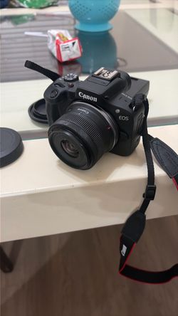 Canon EOS R100 Mirrorless Camera with Lens