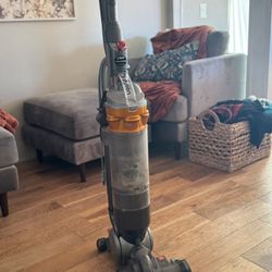 Dyson DC 18 Vacuum