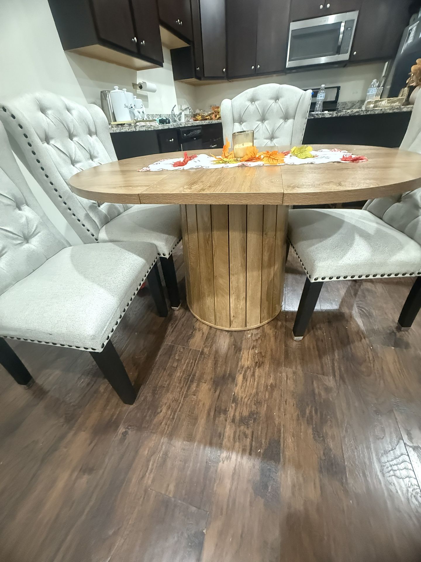 Tribesigns Oval Dining Table for 6 People, 55.11-Inch Farmhouse Kitchen Dinner Table with Cylindrical Pedestal (Light Brown