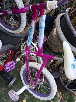 Girls 16 inch Bike w training wheels