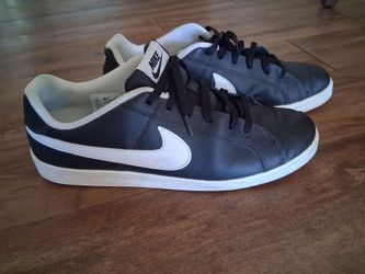 $10 Nike court Royale