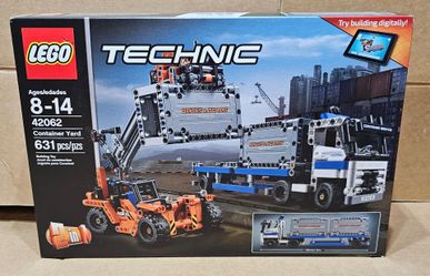 LEGO TECHNIC 42062 Container Yard NISB