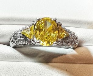 10k White Gold Filled Cocktail Ring, Oval Cut Champagne Citrine Topaz w (2) Trillion Cut Citrine & (18) White Topaz Accents. Size 8