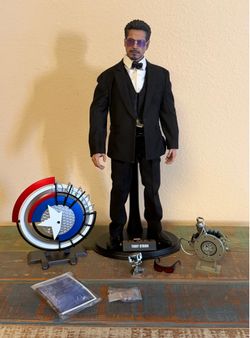 Hot Toys 1/6 Iron Man 2 Tony Stark With Arc Reactor Creation Accessories! Read!