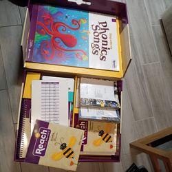 REACH INTO PHONICS, LEARNING KIT.