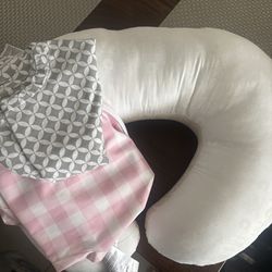 Boppy Nursing Pillow and 2 Pillow Cases