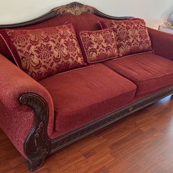 ROOMS TO GO LARGE RED SOFA