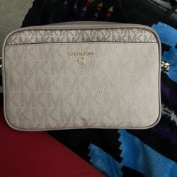 MICHAEL KORS CROSSBODY PURSE !!!!