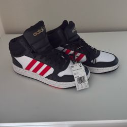 Brand New Adidas Size 6 Youth