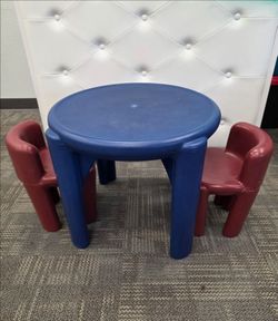 Kid's Table & Chairs
