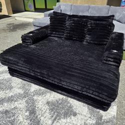 Brand New Oversize Chaise With Cup Holder & USB Outlet Black From $799 Now $489