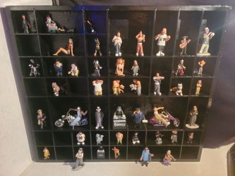 HOMIES ARE NOT INCLUDED.. DISPLAY AS IN PICTURES... SE HABLA ESPANOL.. CHECK OUT MY PAGE FOR MORE.. AVAILABLE FOR FAIR OFFERS...