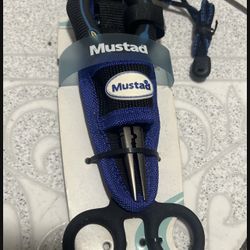 Brand New Mustad Pro Fishing Pliers & Forceps Combo Set