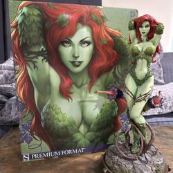 Sideshow Poison Ivy Premium Format Statue