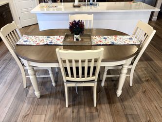 Ashley Realyn Oval Kitchen Table