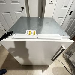 Refrigerator sub zero