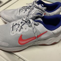 Like New Mens Size 10 Nike Renew