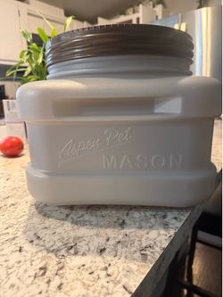 Storage container
