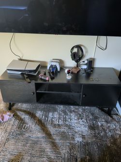 Black Wood Media Table
