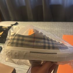 Burberry Shoes Size 8-9