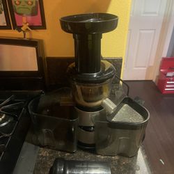 Omega Juicer 