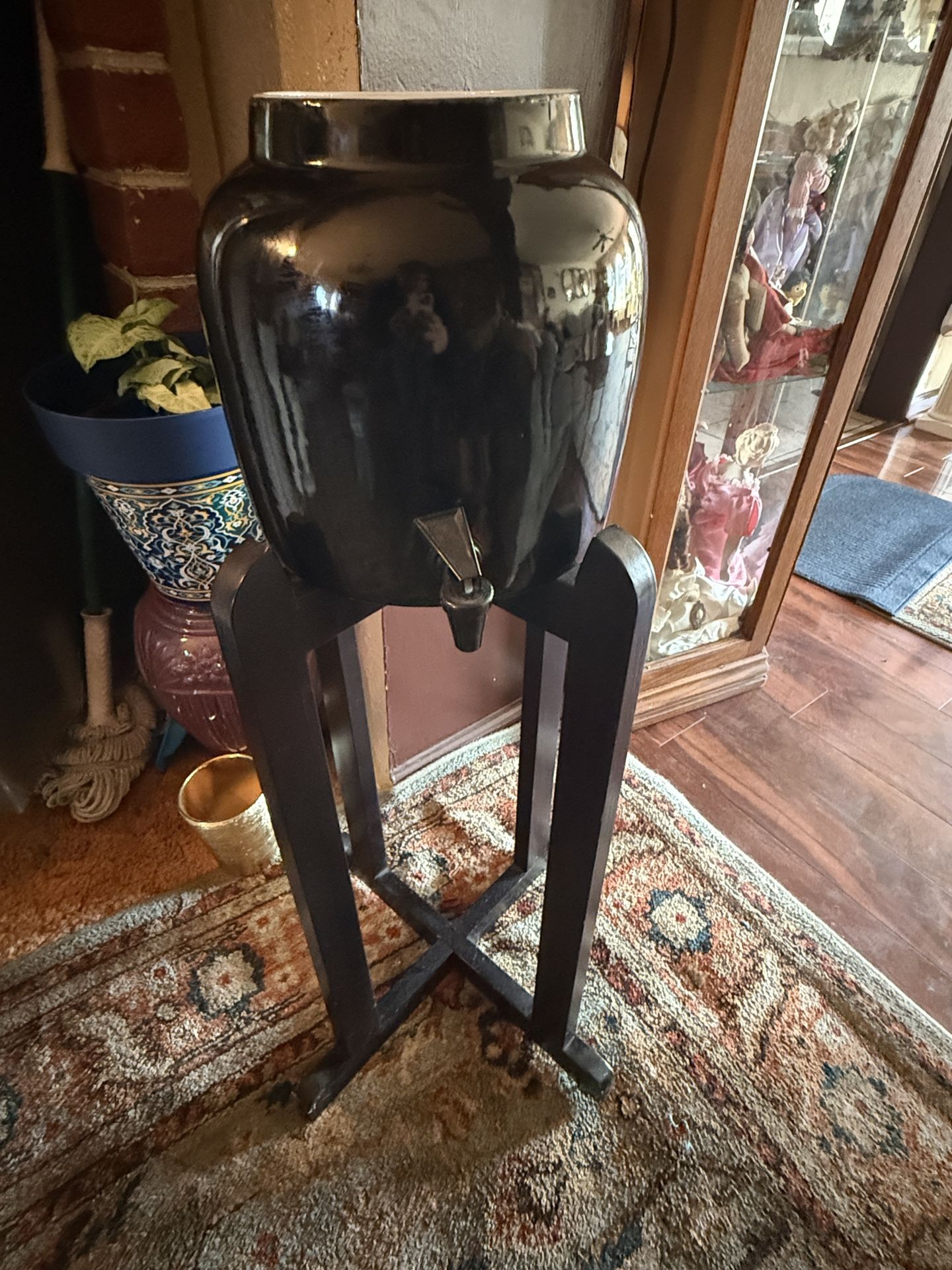 Crock & Water Dispenser Stand