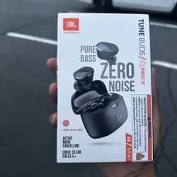 JBL Noise Cancelling Headphones | BRAND NEW