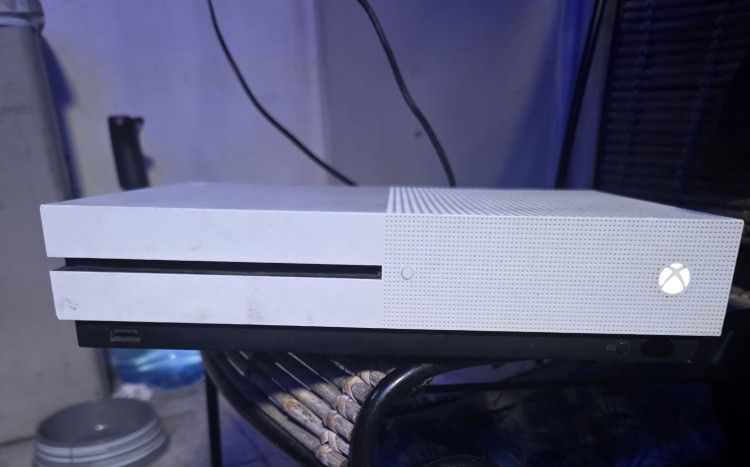 Xbox One S (for parts or repair)