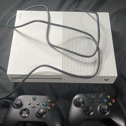 xbox one  with two controllers 