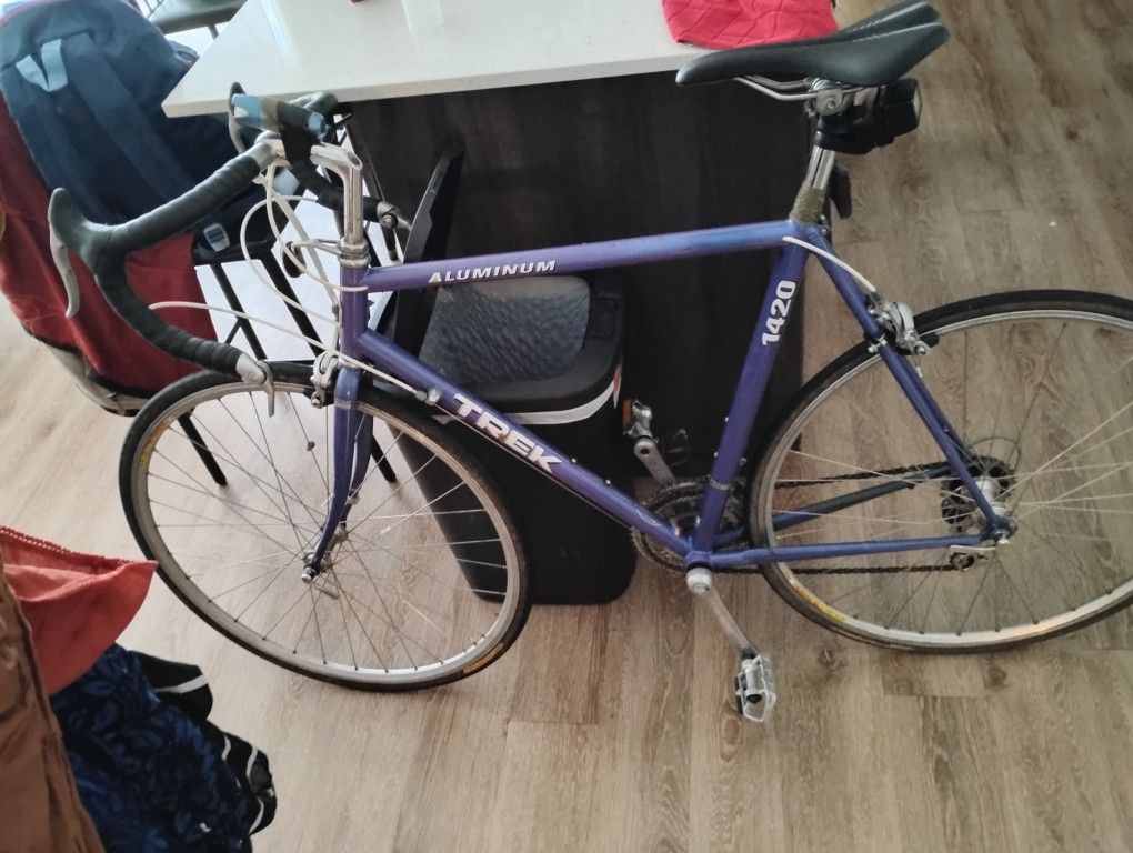 Excellent Trek 1420 Road Bike