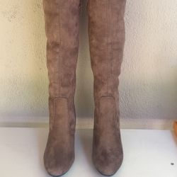 Women’s Thigh High Heels 7 1/2 NEW 