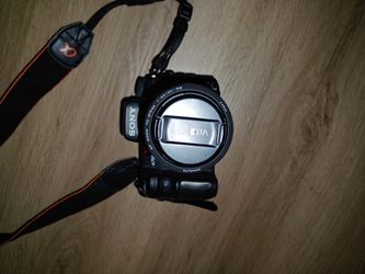 Sony Camera DSLR-A700 With Lens