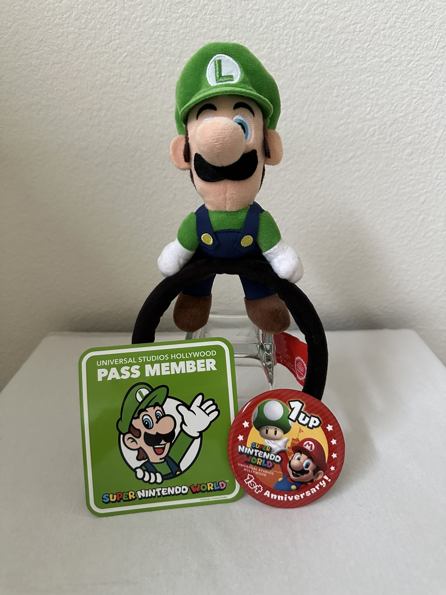 Universal Studios Hollywood Super Nintendo World Luigi Headband/AP Magnet/Button