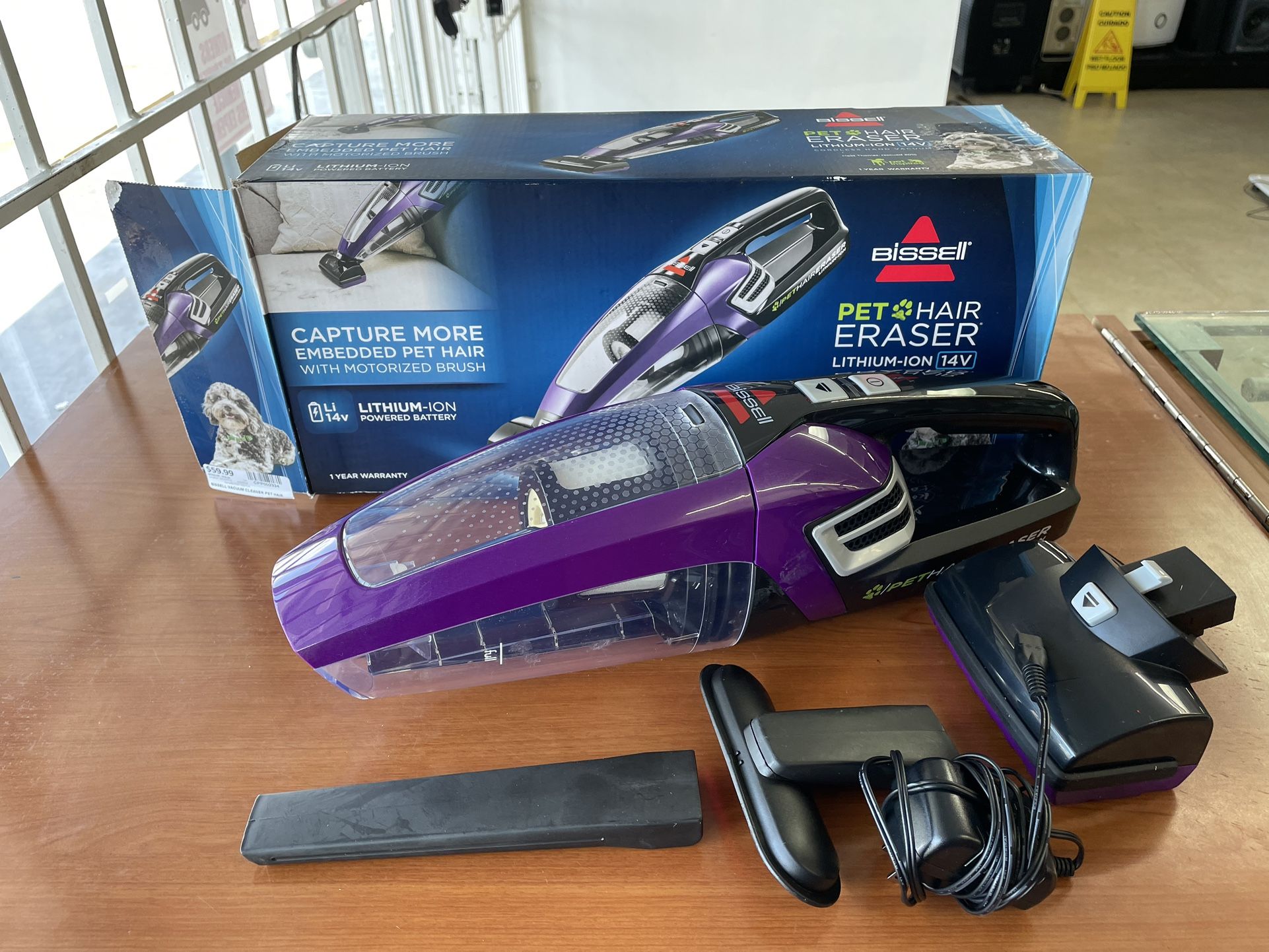 Bissell Pet Hair Eraser Cordless Hand Vacuum With Box And Charger