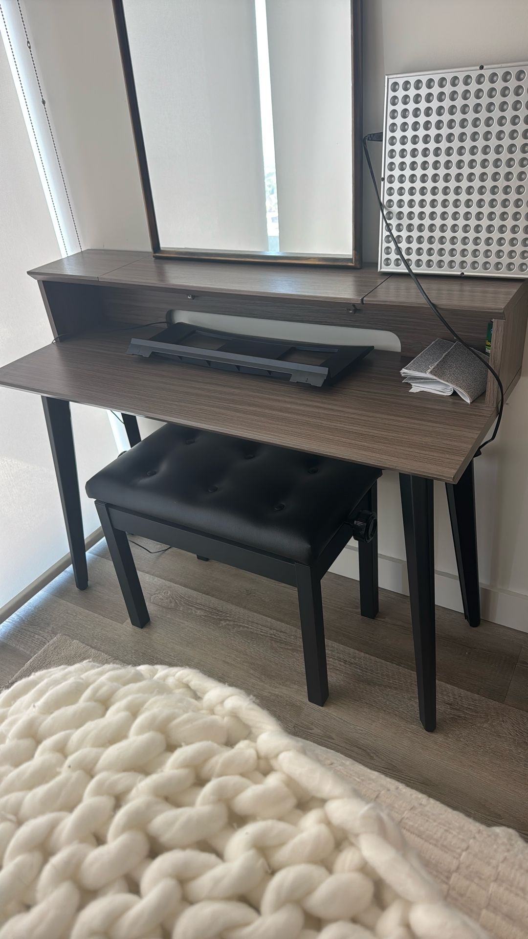 Piano/Keyboard & Bench  (Gator Frameworks Élite 61 Key)