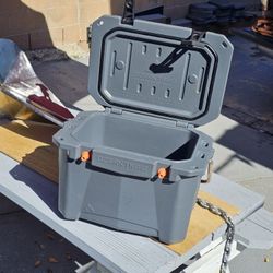 Ozark Trail 26-Quart High-Performance Roto-Molded Cooler, good condition